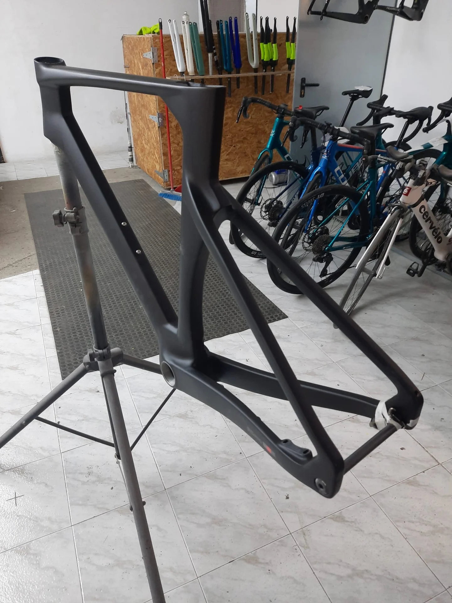 Bare Argenta carbon frame on a workstand in the Rent Bike Formentor workshop
