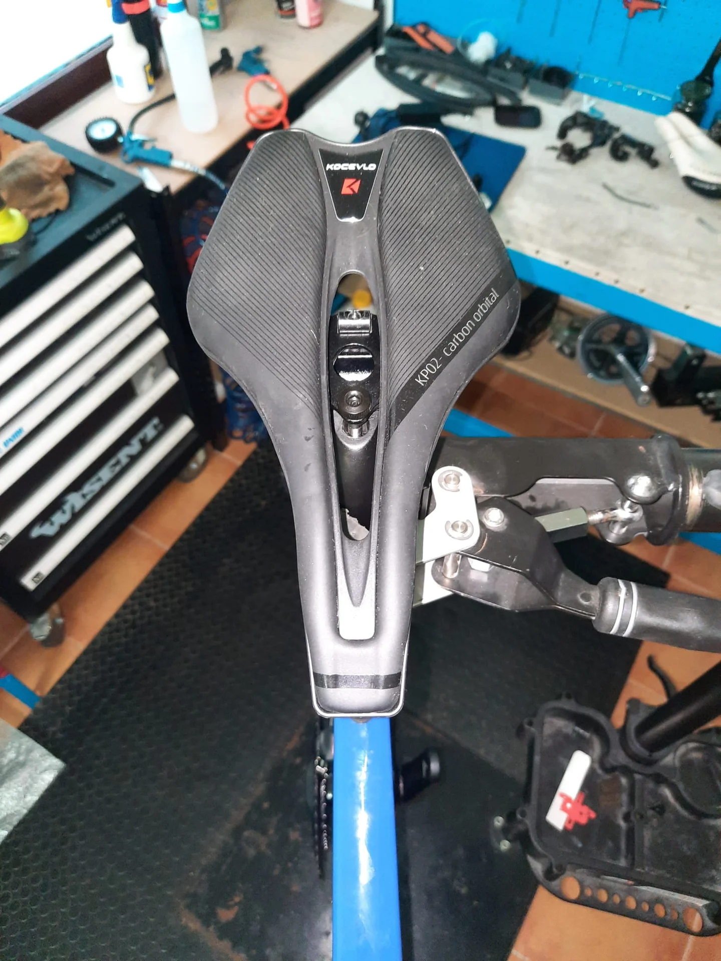 KOCEVLO KP02 carbon orbital saddle fitted to the Argenta RS Pro